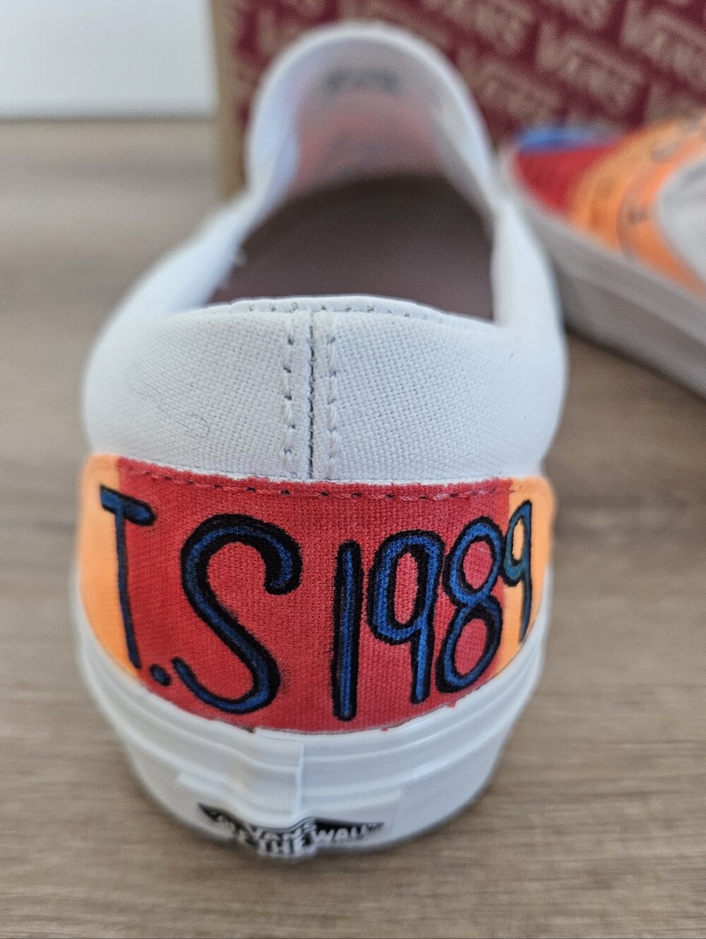 Taylor Swift Hand Crafted Shoes Men's Size 9 - Picture 10 of 11